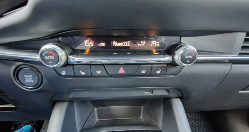 Mazda 3 cena 73900 przebieg: 59000, rok produkcji 2019 z Pakość małe 436
